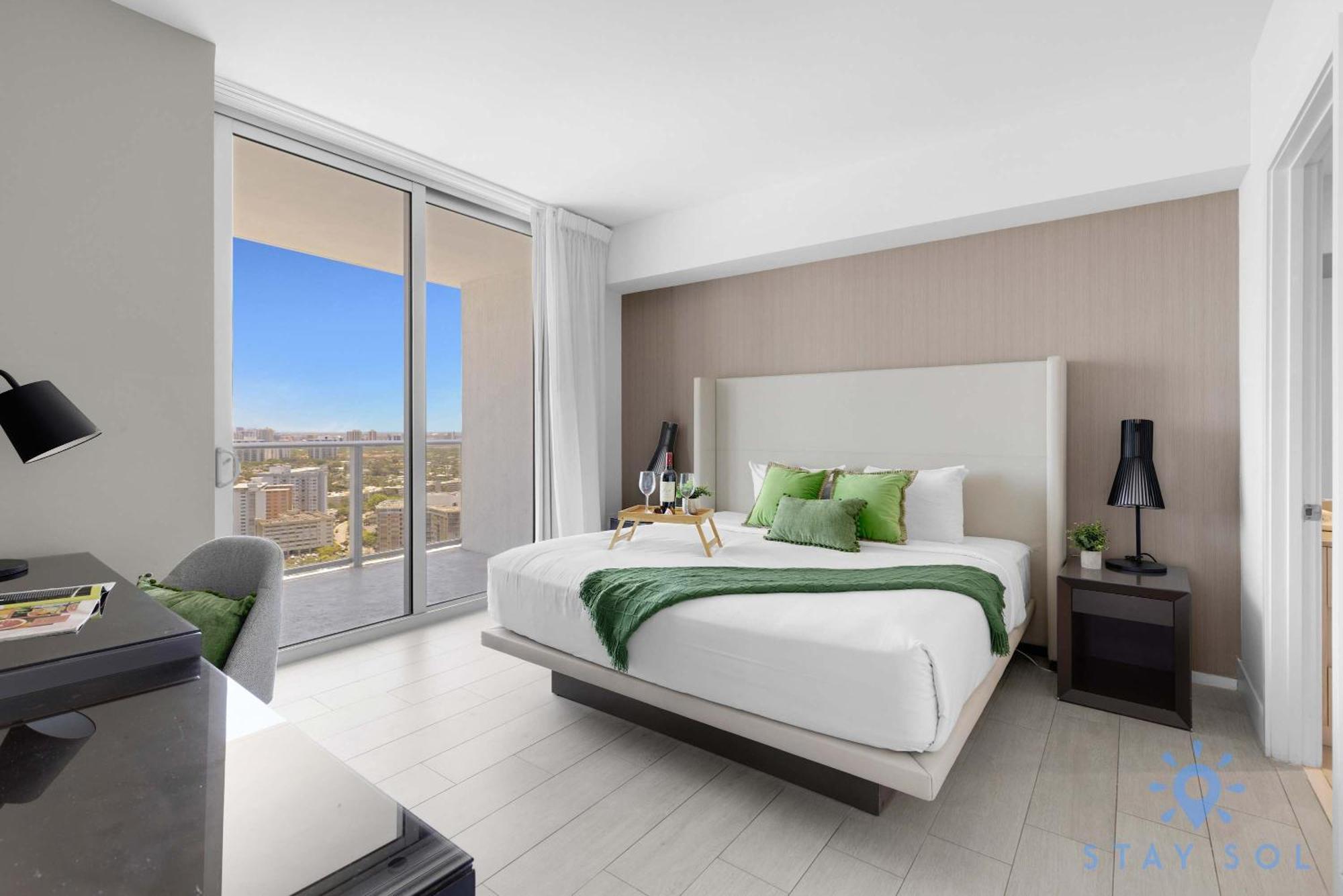 Wrap Around Balcony - Insane Views - Amazing Pools Apartment Hollywood Exterior photo